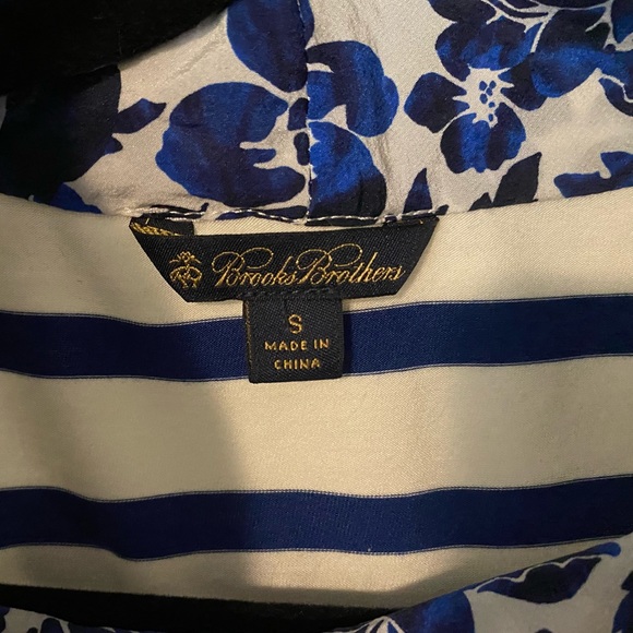 Brooks Brothers shirt with Attached Scarf - Picture 2 of 3